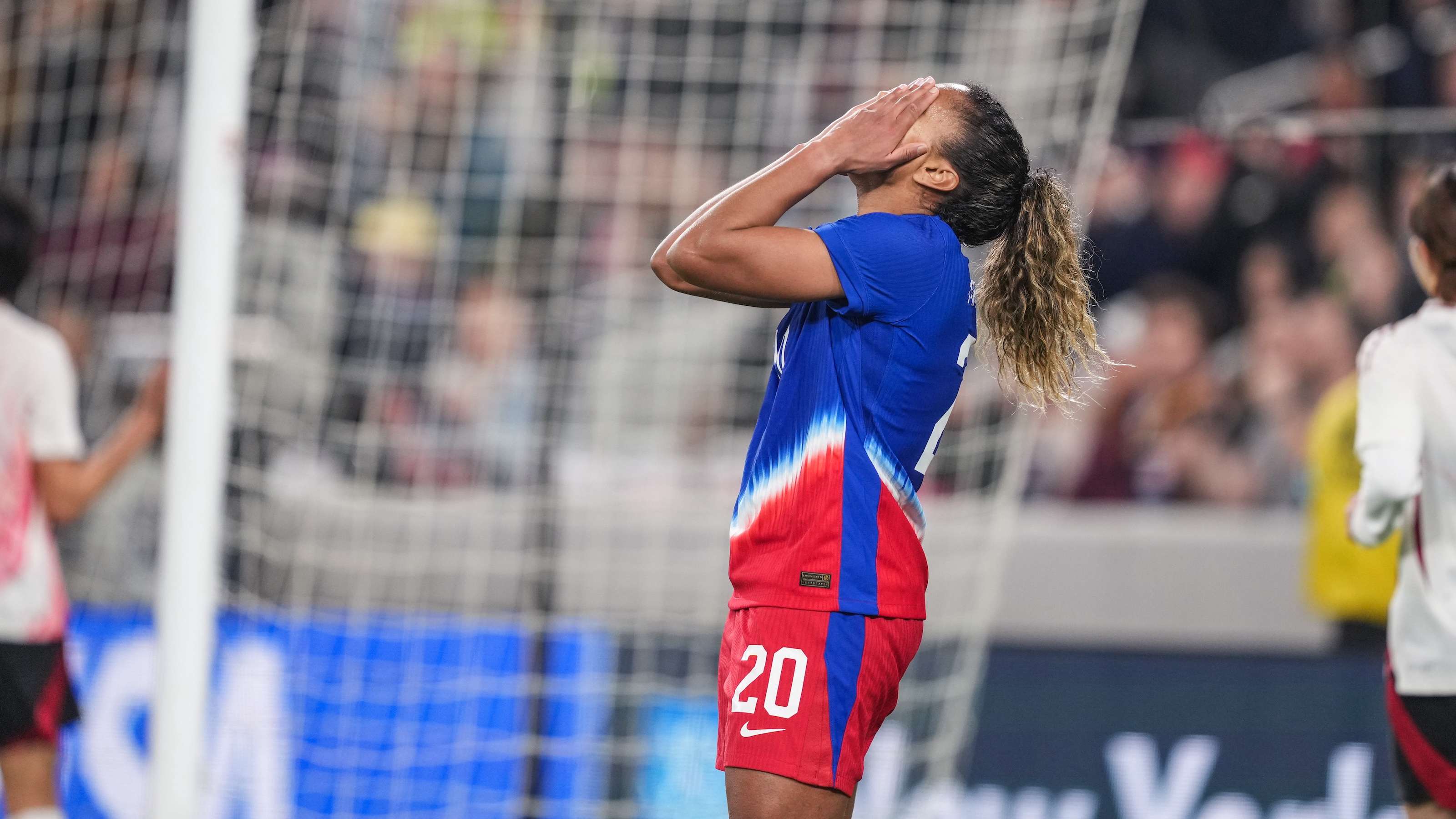 日本女足拥 日本女足拥